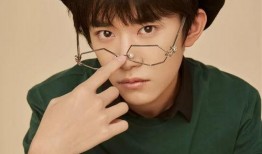 吃瓜网红男博主戴眼镜,吃瓜界的时尚新宠